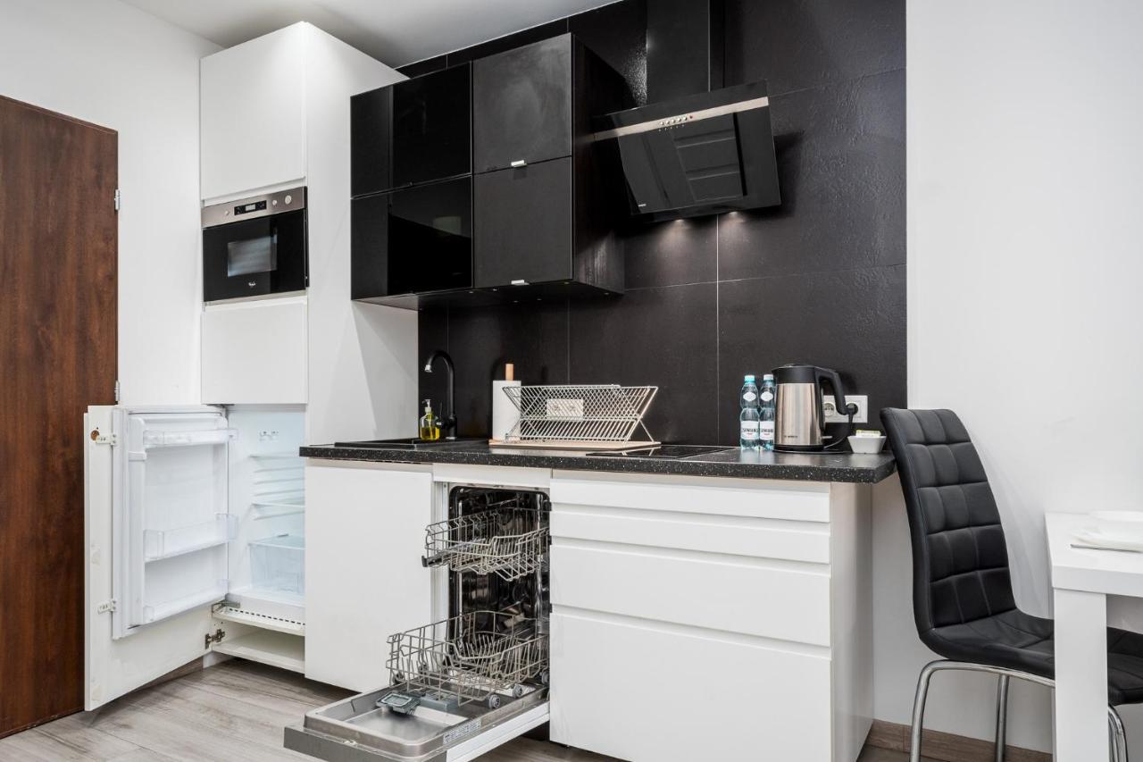 Apart D&K Free Parking Cybernetyki 2E Appartement Warschau Buitenkant foto