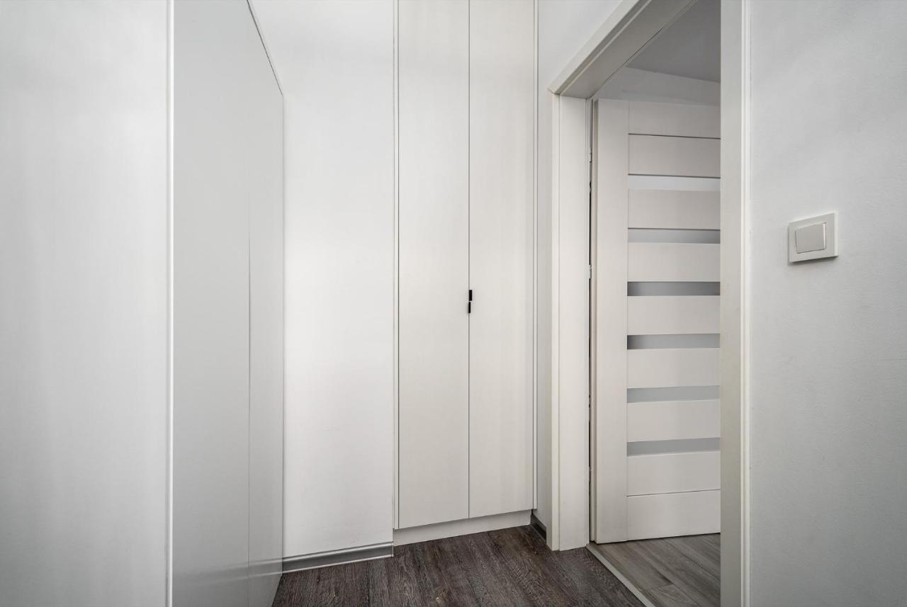 Apart D&K Free Parking Cybernetyki 2E Appartement Warschau Buitenkant foto